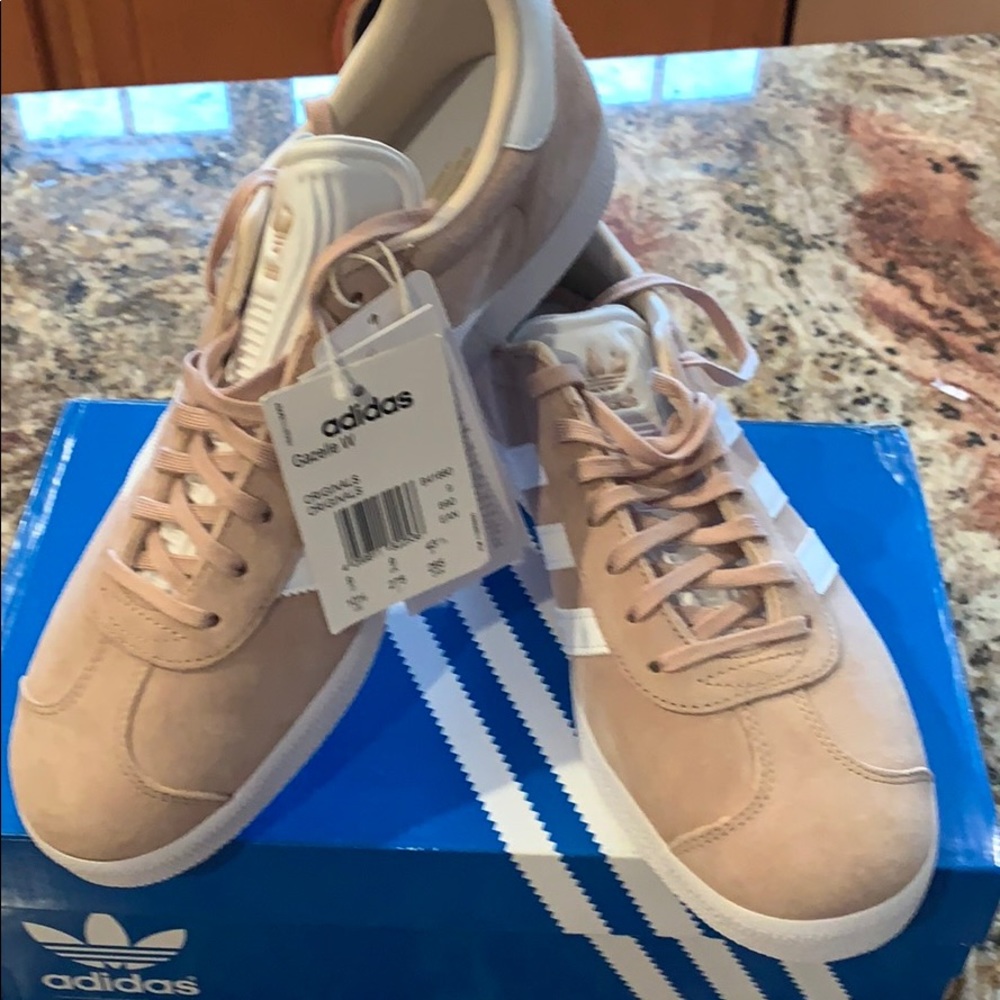 NIB Adidas sneakers